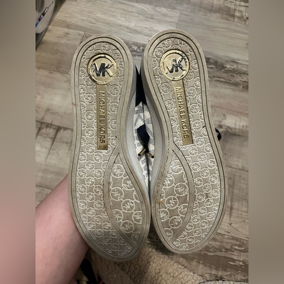 Michael Kors Sneakers - Picture 2 of 5